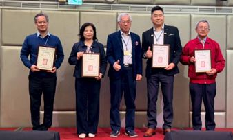 頒發新永久會員證書